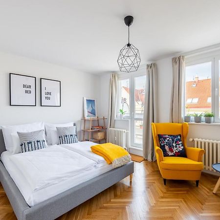 Bright Charming Apt With Terrace, Parking & Airco. Prag Dış mekan fotoğraf