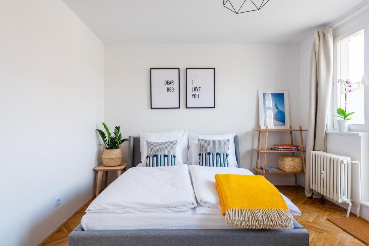 Bright Charming Apt With Terrace, Parking & Airco. Prag Dış mekan fotoğraf