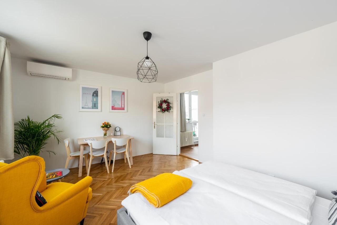 Bright Charming Apt With Terrace, Parking & Airco. Prag Dış mekan fotoğraf