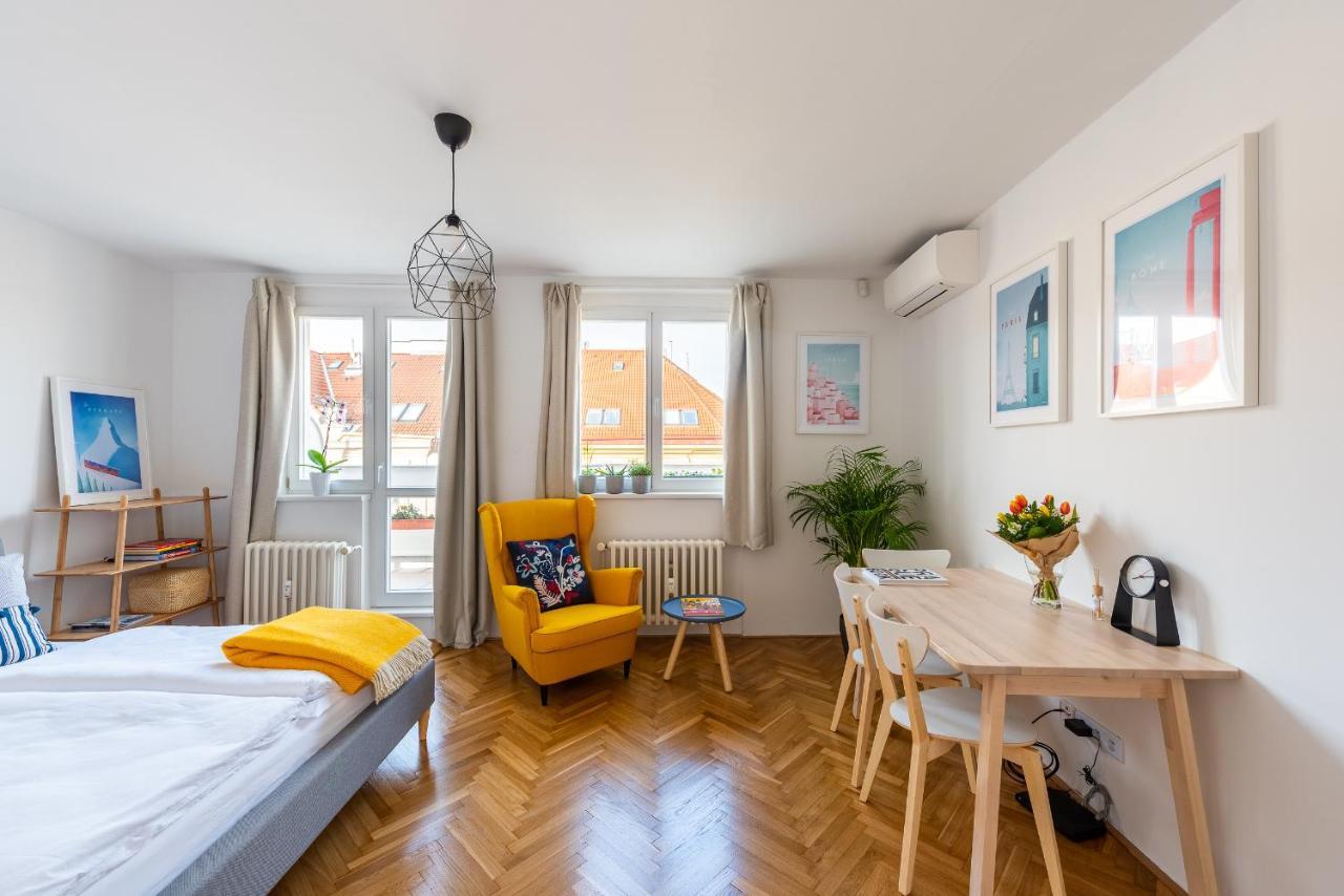 Bright Charming Apt With Terrace, Parking & Airco. Prag Dış mekan fotoğraf